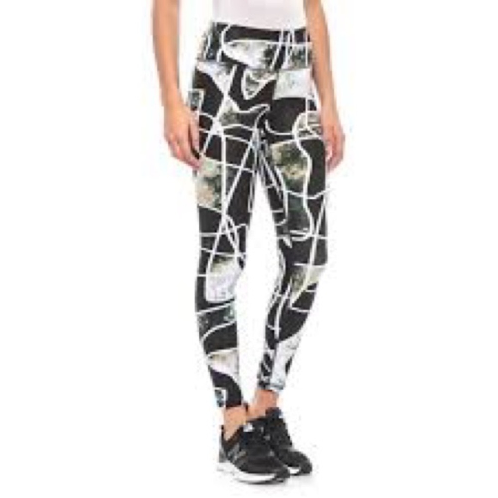 BODY LANGUAGE Patterned Leggings